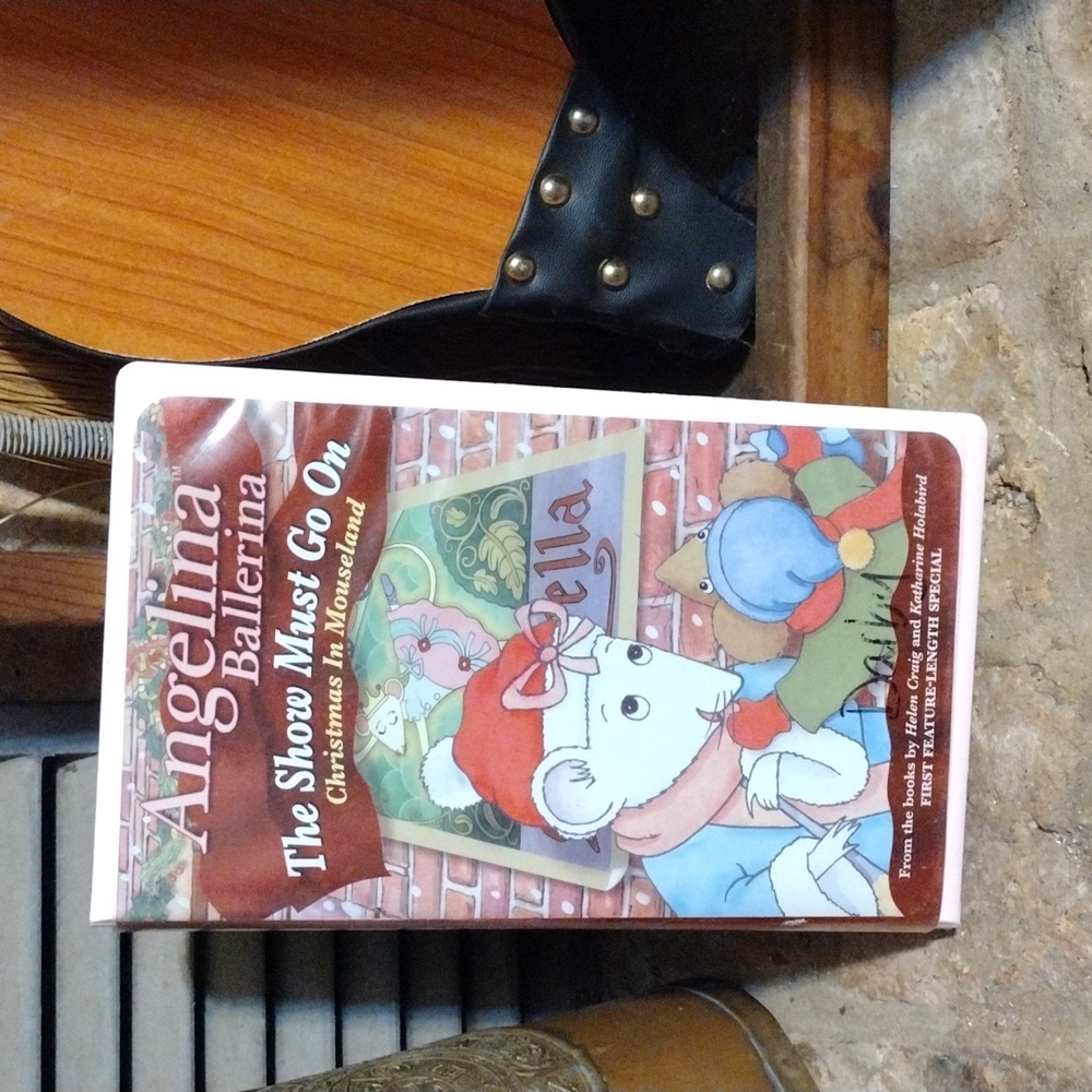 Angelina ballerina The show must go On Christmas in Mouseland 50 minute VHS 2003